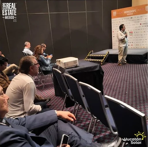 Asistentes al workshop de Yucatán Solar en la Expo Real Estate México 2025
