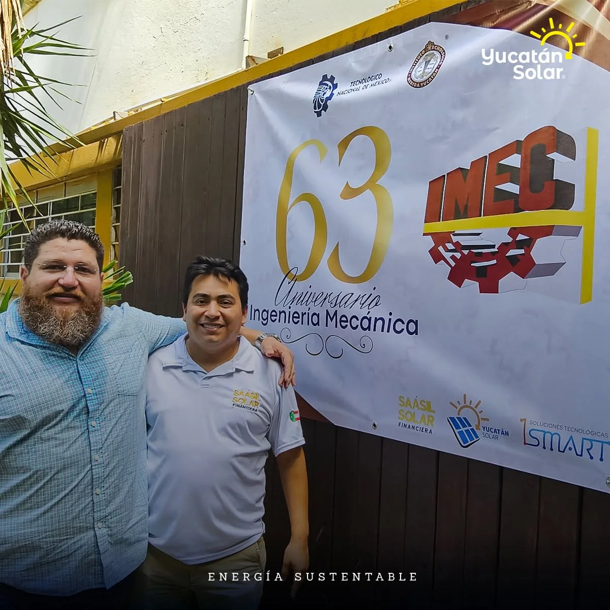 El M. en C. Juan José Aguayo Puc y el Ing. Carlos Lara junto a la lona del 63 aniversario de Ingeniería Mecánica del Tecnológico de Mérida